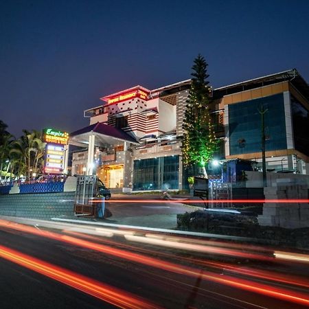 Empire Residency Hotel Tiruvalla Ngoại thất bức ảnh