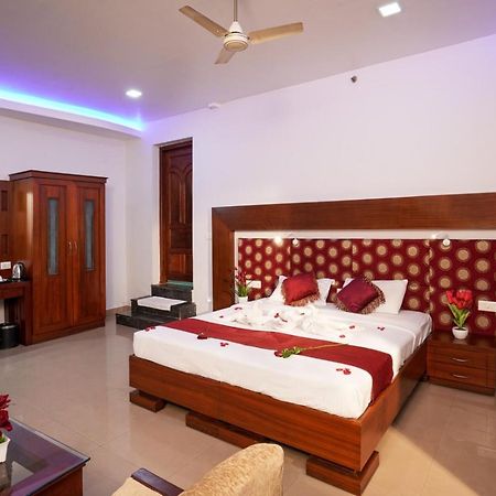 Empire Residency Hotel Tiruvalla Ngoại thất bức ảnh