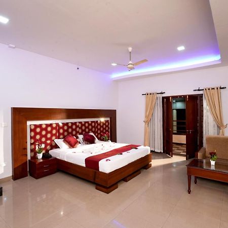 Empire Residency Hotel Tiruvalla Ngoại thất bức ảnh