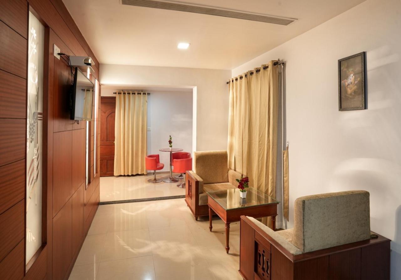 Empire Residency Hotel Tiruvalla Ngoại thất bức ảnh