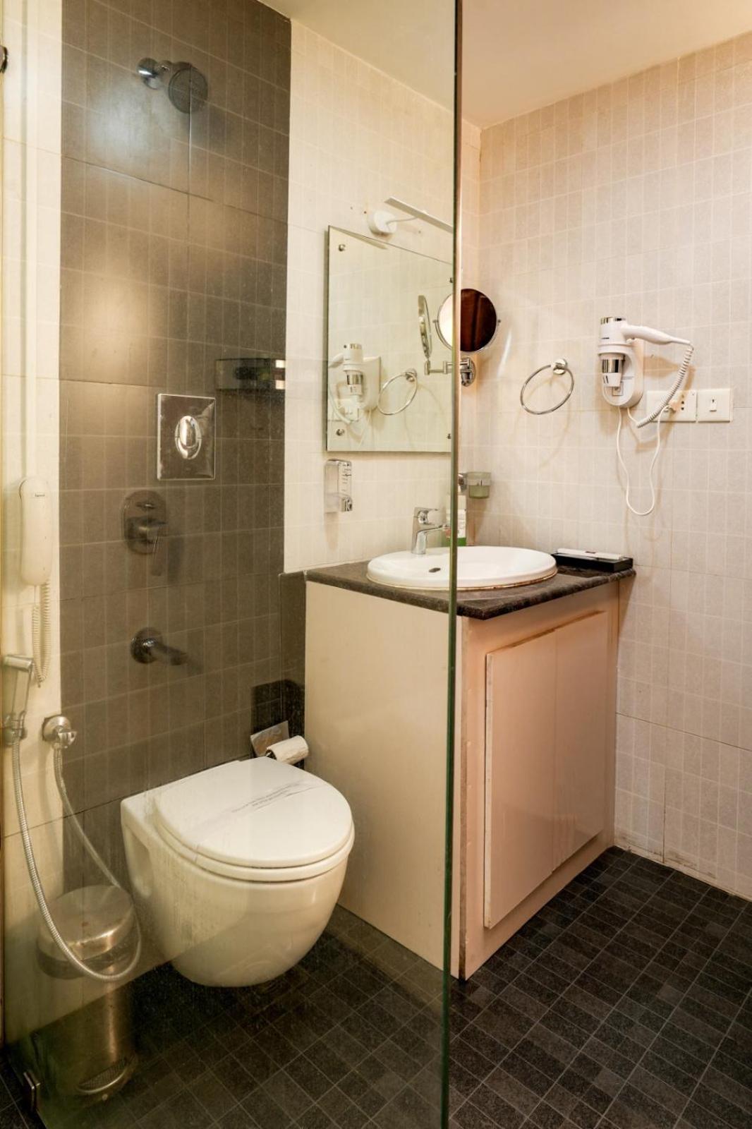 Empire Residency Hotel Tiruvalla Ngoại thất bức ảnh