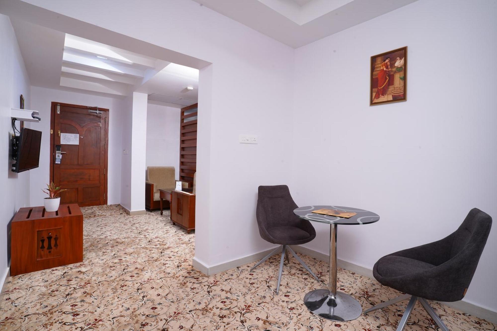 Empire Residency Hotel Tiruvalla Ngoại thất bức ảnh
